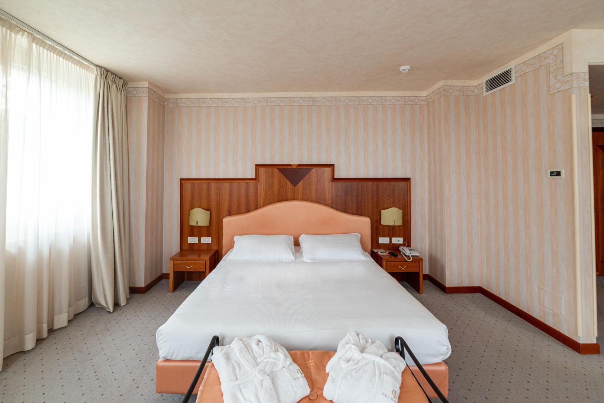 Phi Hotel Astoria Susegana Exterior photo